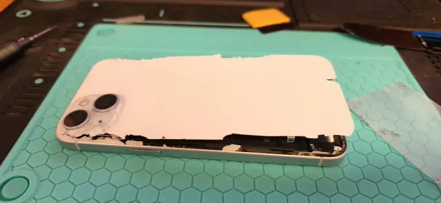 iPhone 15 Plus hátlap csere
