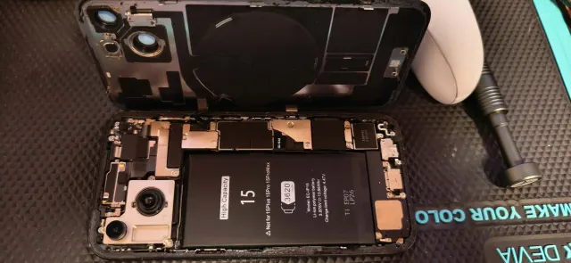 iPhone 15 akkumulátor csere (130% akkumulátor)